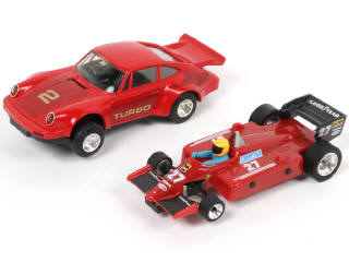 Lot 158 - SCALEXTRIC (GB) (2)