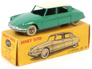 Lot 286 - DINKY TOYS (FRANCE) (1)