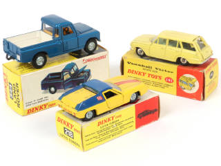 Lot 272 - DINKY TOYS (GB) (3)