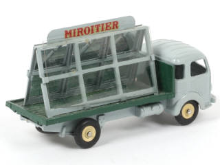 Lot 177 - DINKY TOYS (FRANCE) (1)