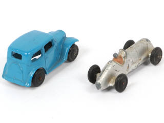 Lot 166 - DINKY TOYS (GB) (2)
