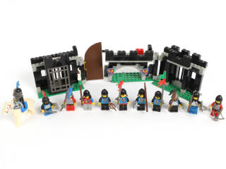 Lot 171 - LEGO (DANEMARK) (1)
