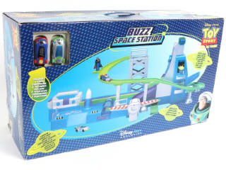 Lot 214 - WALT DISNEY PRODUCTIONS (USA) (1)