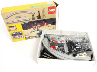 Lot 174 - LEGO (DANEMARK) (2)