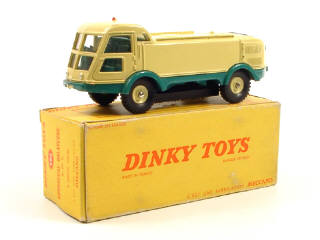 Lot 759 - DINKY TOYS FRANCE (1)