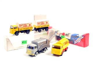 Lot 579 - CHAMPION & FRANCE JOUETS (4)