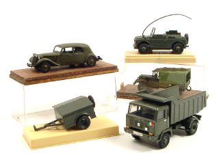 Lot 620 - OLD CARS & DIVERS (4)