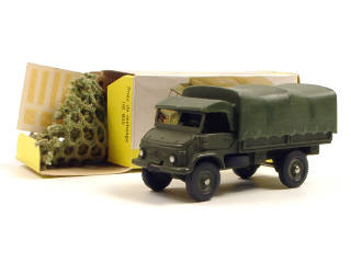 Lot 747 - DINKY TOYS FRANCE (1)