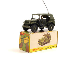 Lot 739 - DINKY TOYS FRANCE (1)