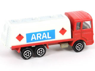 Lot 252 - MAJORETTE (FRANCE) (1)