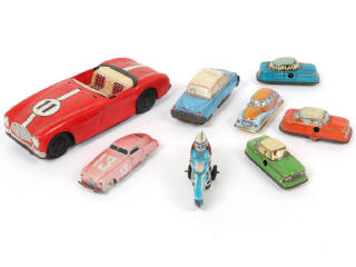 Lot 110 - DIVERS (8)