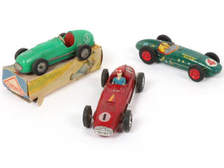 Lot 109 - DIVERS (3)