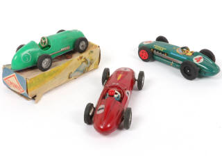 Lot 109 - DIVERS (3)