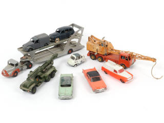 Lot 114 - DIVERS (9)