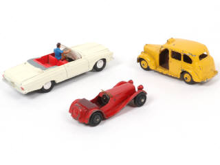 Lot 286 - DINKY TOYS (GB) (3)