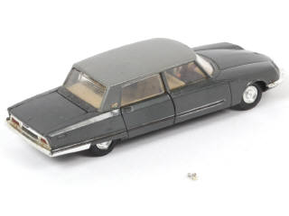 Lot 303 - DINKY TOYS (FRANCE) (1)