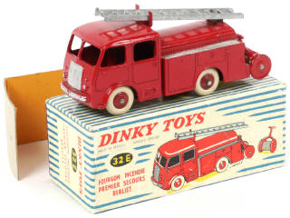 Lot 317 - DINKY TOYS (FRANCE) (1)