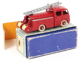 Lot 317 - DINKY TOYS (FRANCE) (1)