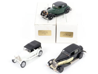 Lot 300 - K & R REPLICAS (GB) (3)