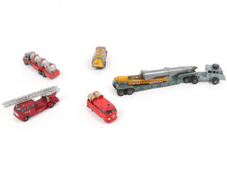 Lot 124 - DIVERS (5)