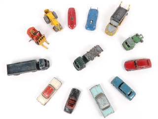 Lot 129 - DIVERS (13)