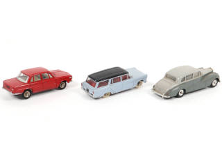 Lot 362 - DINKY TOYS (FRANCE) (3)