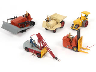 Lot 367 - DINKY TOYS (FRANCE) (5)