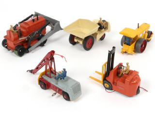 Lot 367 - DINKY TOYS (FRANCE) (5)
