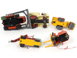 Lot 367 - DINKY TOYS (FRANCE) (5)