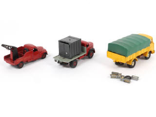 Lot 364 - DINKY TOYS (FRANCE) (3)