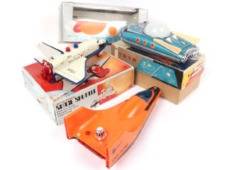 Lot 68 - DIVERS (3)