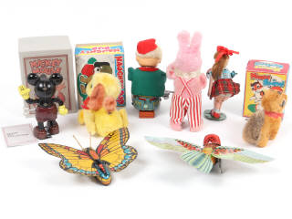 Lot 28 - DIVERS (8)