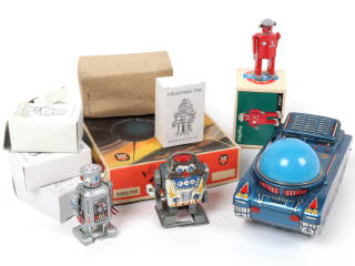 Lot 73 - DIVERS (9)