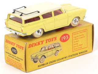 Lot 374 - DINKY TOYS (GB) (1)