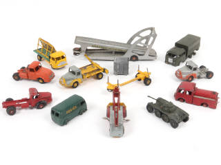 Lot 393 - DINKY TOYS (FRANCE) (13)
