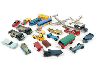 Lot 394 - DINKY TOYS (FRANCE) (1)