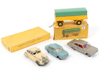 Lot 383 - DINKY TOYS (5)