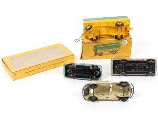 Lot 383 - DINKY TOYS (5)