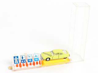 Lot 128 - MAJORETTE (FRANCE) (1)