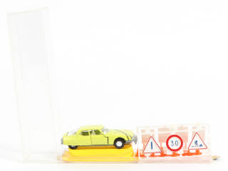 Lot 128 - MAJORETTE (FRANCE) (1)