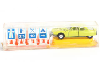 Lot 128 - MAJORETTE (FRANCE) (1)