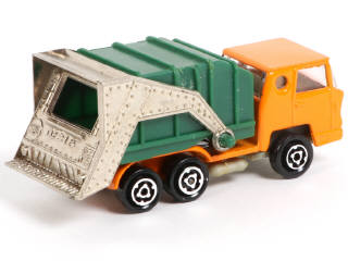 Lot 132 - MAJORETTE (FRANCE) (1)