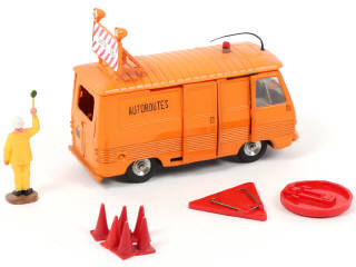 Lot 322 - DINKY TOYS (FRANCE) (1)