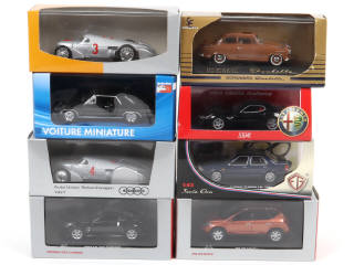 Lot 63 - DIVERS (8)