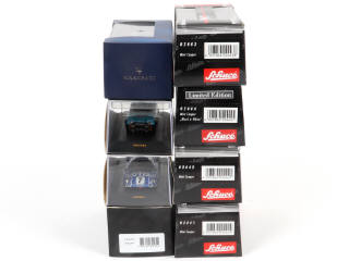 Lot 64 - DIVERS (8)