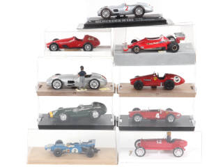 Lot 65 - DIVERS (9)