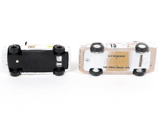 Lot 42 - DIVERS (2)