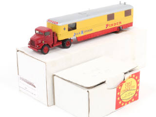 Lot 259 - DIVERS (2)