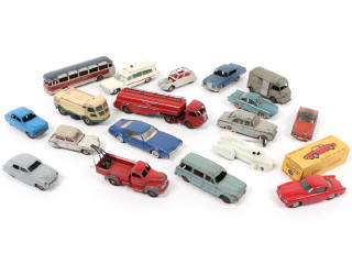 Lot 447 - DINKY TOYS (FRANCE) (19)