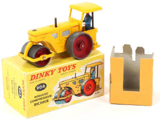 Lot 421 - DINKY TOYS (FRANCE) (1)